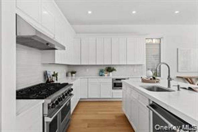 66 Hillside Drive E, Sag Harbor, NY 11963
