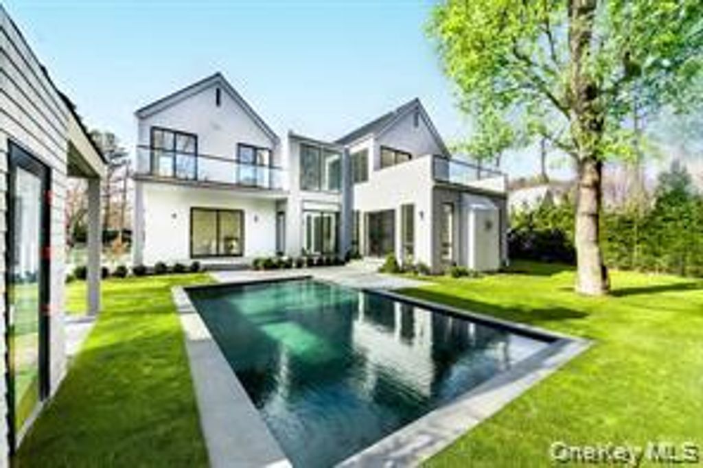 66 Hillside Drive E, Sag Harbor, NY 11963