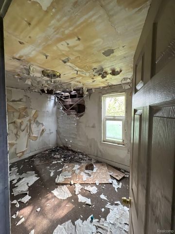 15384 Lesure Street, Detroit, MI 48227