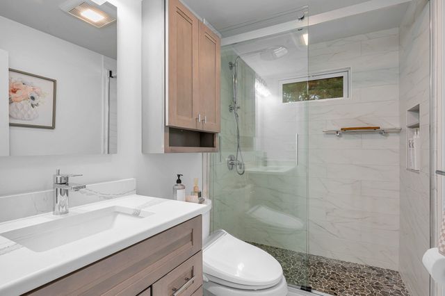 137 Central St, North Reading, MA 01864