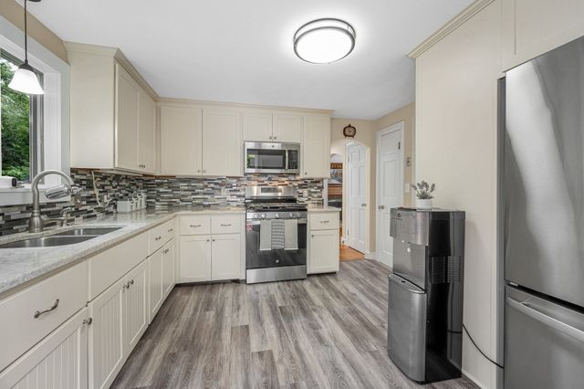 137 Central St, North Reading, MA 01864