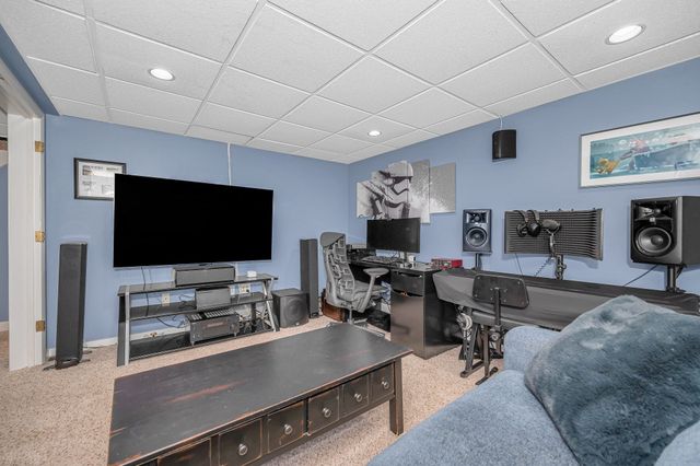 137 Central St, North Reading, MA 01864