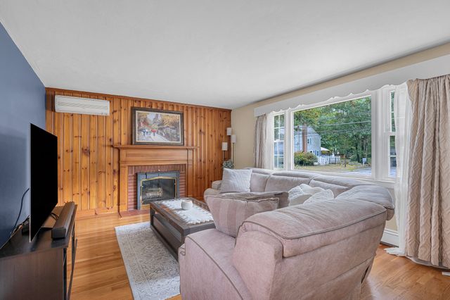 137 Central St, North Reading, MA 01864