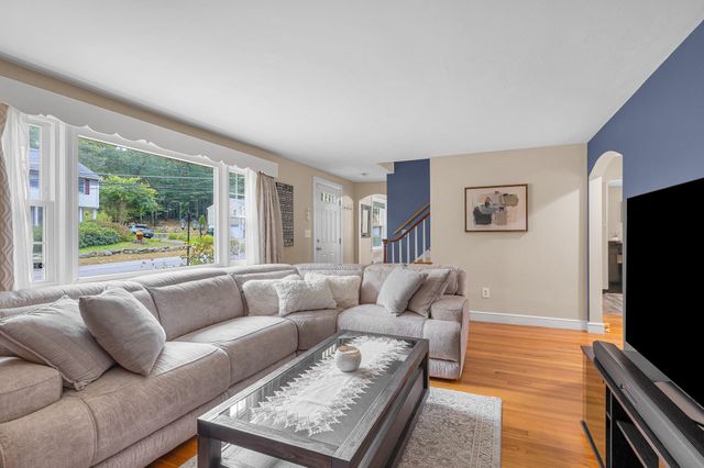 137 Central St, North Reading, MA 01864