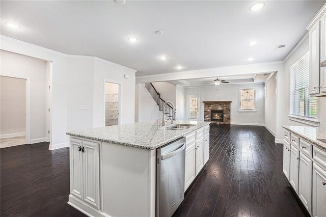 5749 Creek Indian Dr, Sugar Hill, GA 30518