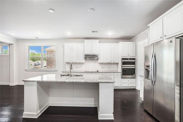 5749 Creek Indian Dr, Sugar Hill, GA 30518