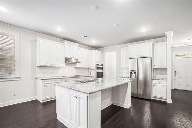 5749 Creek Indian Dr, Sugar Hill, GA 30518