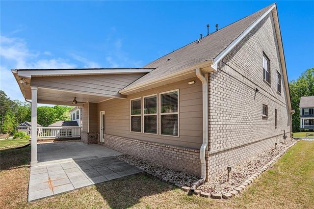5749 Creek Indian Dr, Sugar Hill, GA 30518