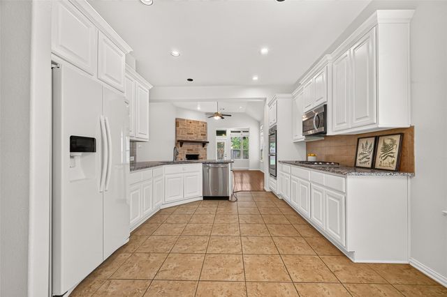 8155 Laughing Falcon Trail, Conroe, TX 77385