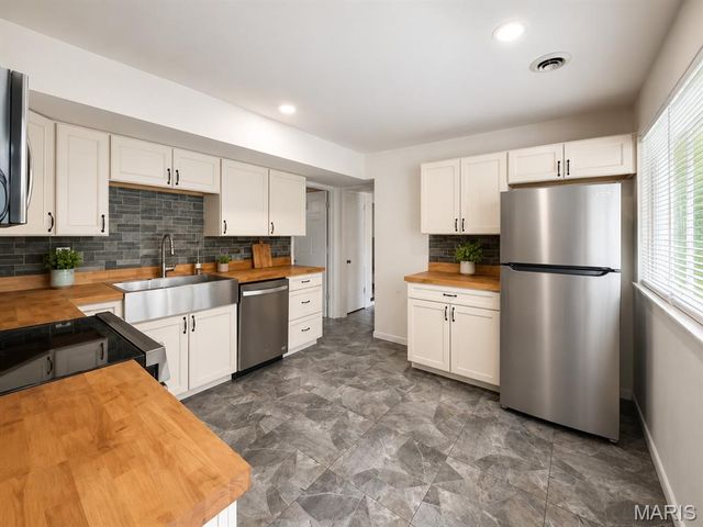 3660 W Lakeview Drive, House Springs, MO 63051