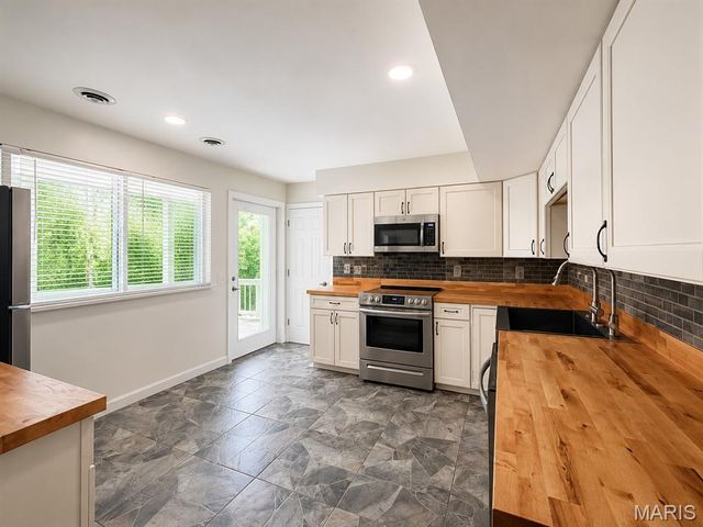 3660 W Lakeview Drive, House Springs, MO 63051