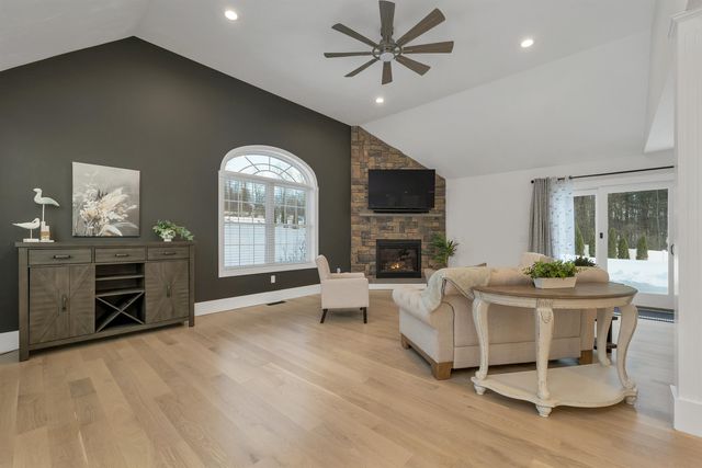 3 Pages Lane, Atkinson, NH 03811