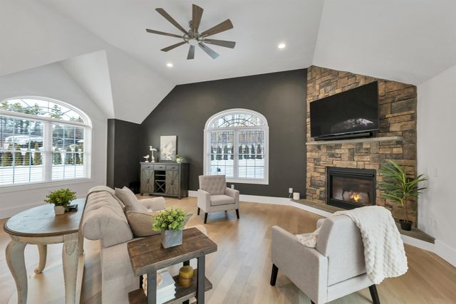 3 Pages Lane, Atkinson, NH 03811