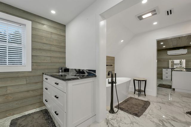 3 Pages Lane, Atkinson, NH 03811