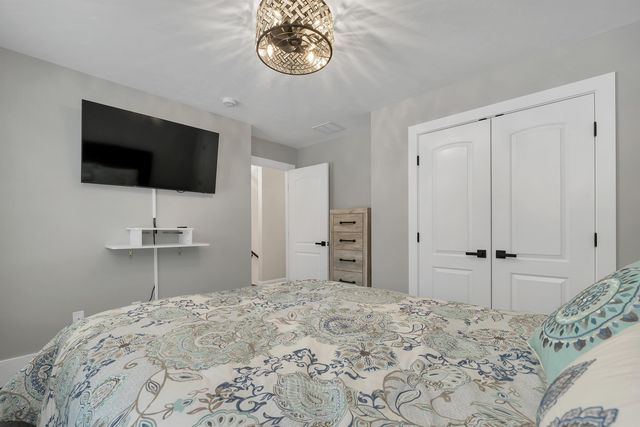 3 Pages Lane, Atkinson, NH 03811