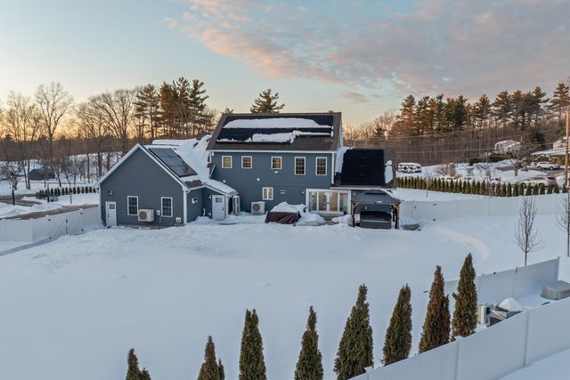 3 Pages Lane, Atkinson, NH 03811