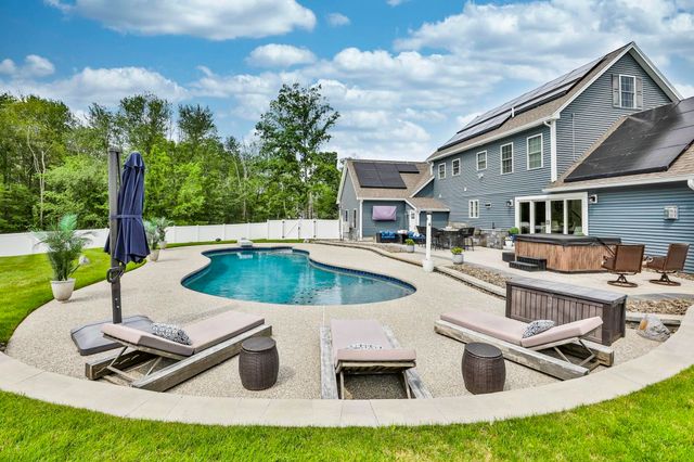 3 Pages Lane, Atkinson, NH 03811