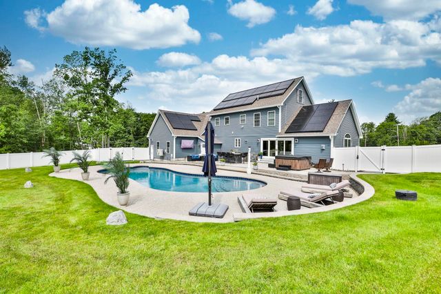 3 Pages Lane, Atkinson, NH 03811