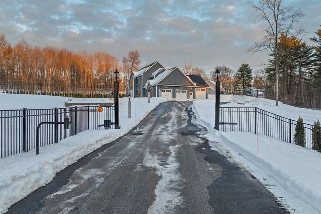 3 Pages Lane, Atkinson, NH 03811