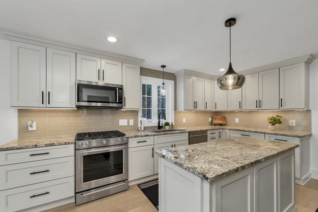 3 Pages Lane, Atkinson, NH 03811