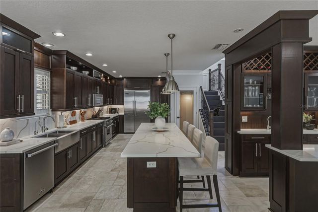 6117 S RUSSELL STREET, Tampa, FL 33611