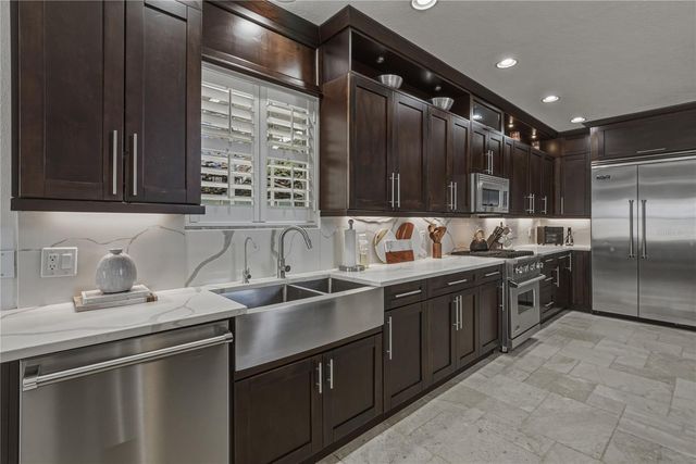 6117 S RUSSELL STREET, Tampa, FL 33611