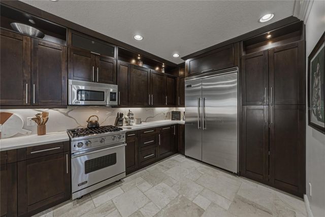 6117 S RUSSELL STREET, Tampa, FL 33611