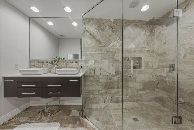 6117 S RUSSELL STREET, Tampa, FL 33611