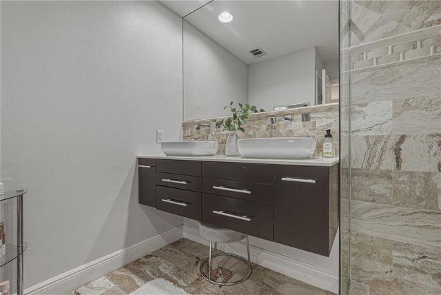 6117 S RUSSELL STREET, Tampa, FL 33611