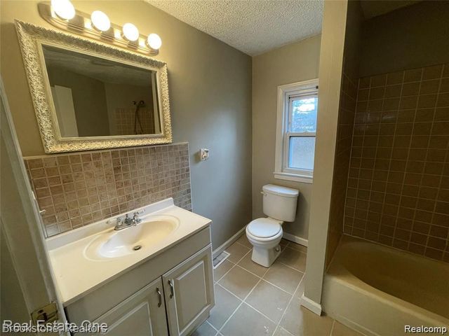 5927 Highview Street, Dearborn Heights, MI 48127