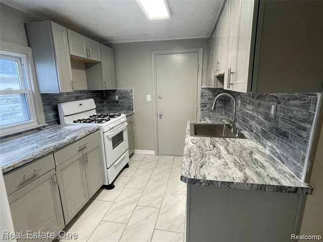 5927 Highview Street, Dearborn Heights, MI 48127