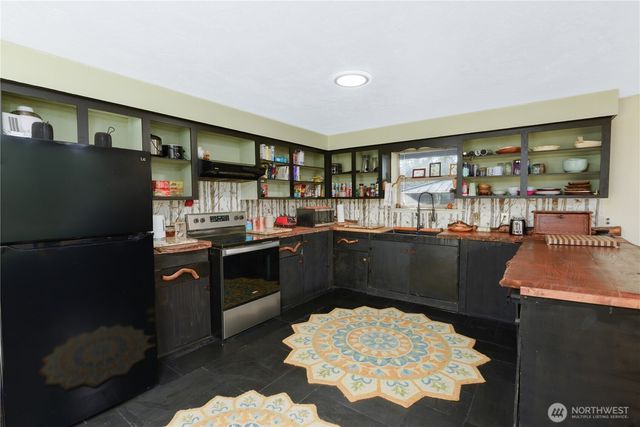 323 Hulse Road, Port Angeles, WA 98362