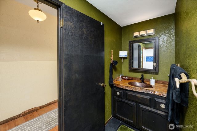 323 Hulse Road, Port Angeles, WA 98362