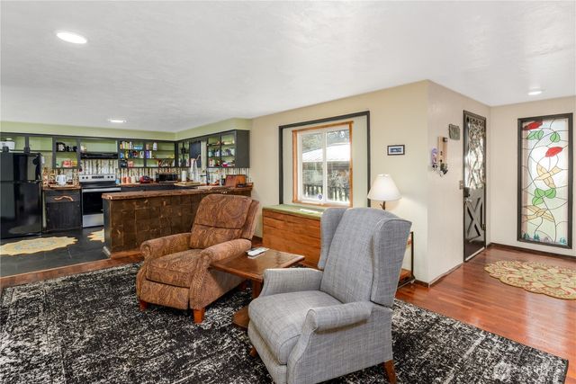 323 Hulse Road, Port Angeles, WA 98362