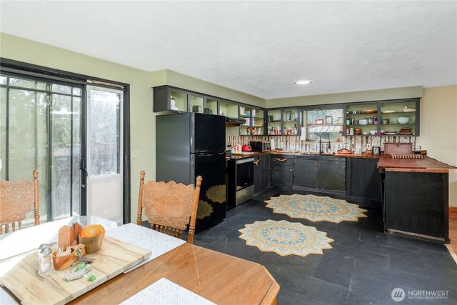 323 Hulse Road, Port Angeles, WA 98362