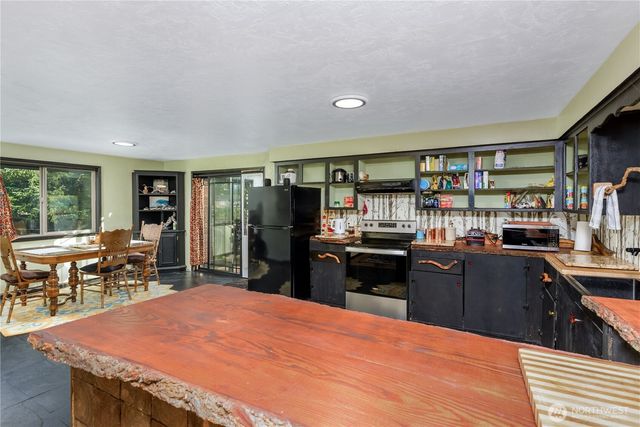 323 Hulse Road, Port Angeles, WA 98362