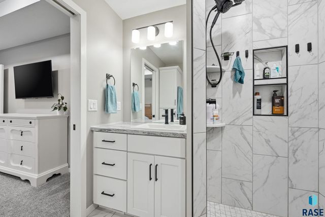 609 Legendary Dr Drive, Harrisburg, SD 57032