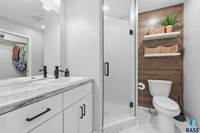 609 Legendary Dr Drive, Harrisburg, SD 57032