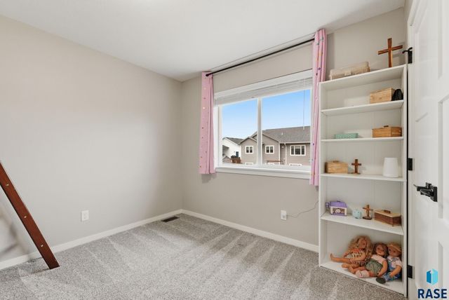 609 Legendary Dr Drive, Harrisburg, SD 57032