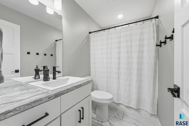 609 Legendary Dr Drive, Harrisburg, SD 57032