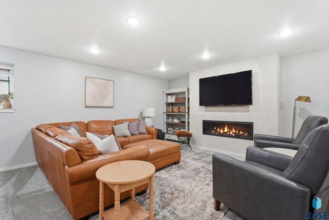 609 Legendary Dr Drive, Harrisburg, SD 57032