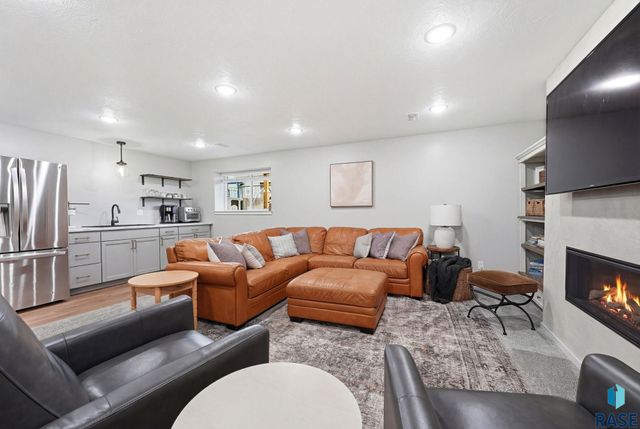 609 Legendary Dr Drive, Harrisburg, SD 57032