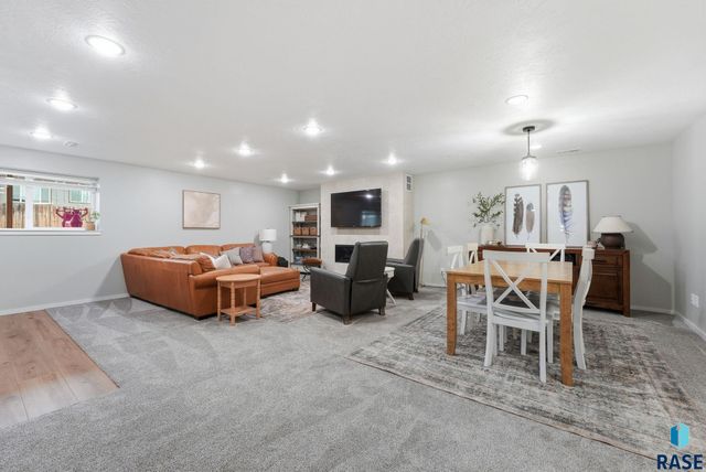 609 Legendary Dr Drive, Harrisburg, SD 57032