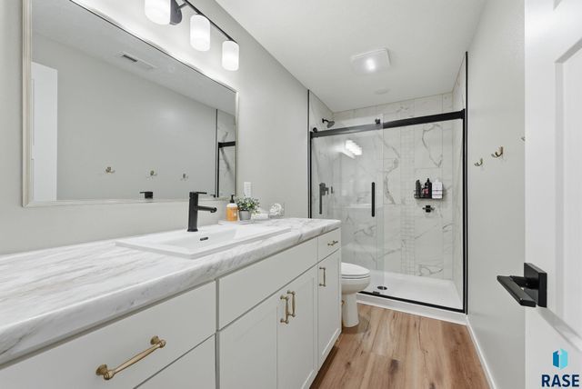 609 Legendary Dr Drive, Harrisburg, SD 57032