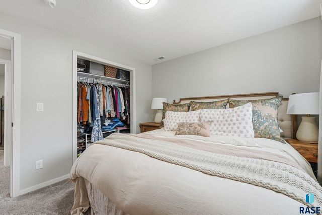 609 Legendary Dr Drive, Harrisburg, SD 57032