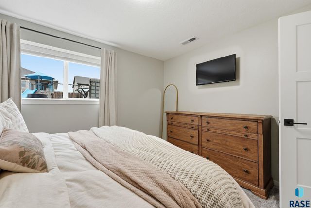 609 Legendary Dr Drive, Harrisburg, SD 57032