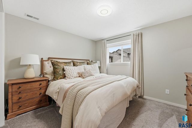 609 Legendary Dr Drive, Harrisburg, SD 57032