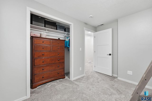 609 Legendary Dr Drive, Harrisburg, SD 57032