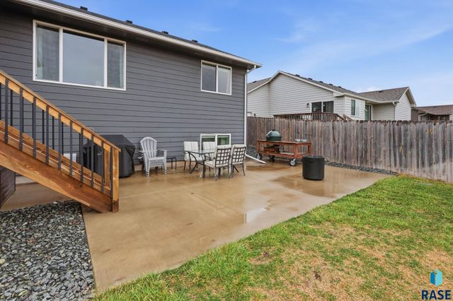 609 Legendary Dr Drive, Harrisburg, SD 57032