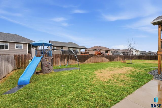 609 Legendary Dr Drive, Harrisburg, SD 57032